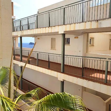 Newly Renovated Two Bedrooms In Marina Apartment